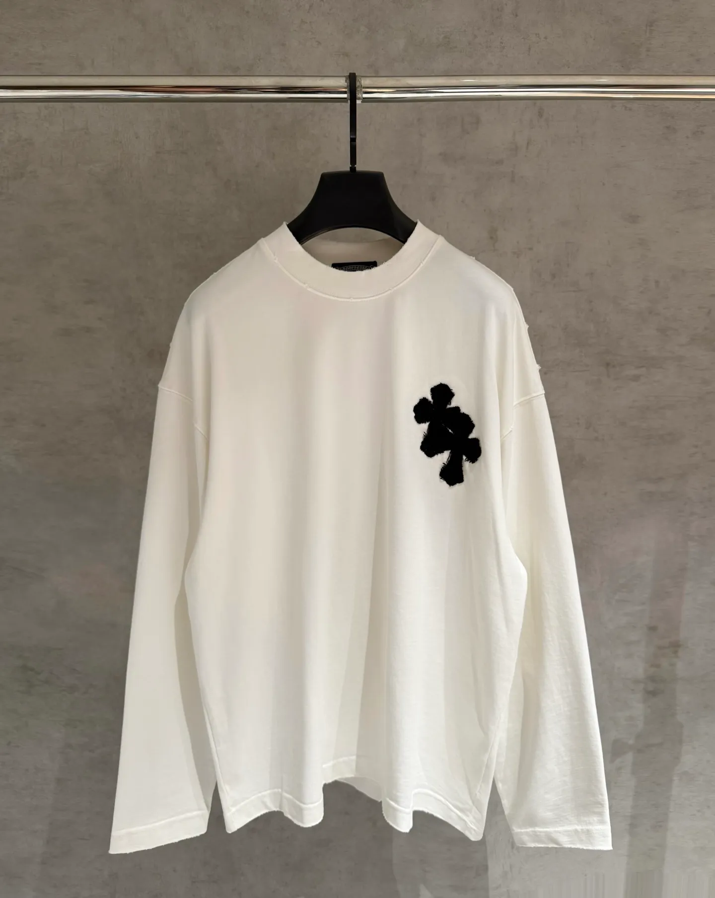 🅿️340 [Strict quality control] CH Croixin's new long-sleeved sweatshirt T-shirt. Heavy 340g double yarn fabric. Wash the whole garment twice. Frayed and torn on all four sides. Heavy fabric. The neckline is made of icy Solona. Loose fit. Deep, wide and stylish. No deformation or shrinkage. Color: 3 colors, black, white and gray. Size: M-2xl